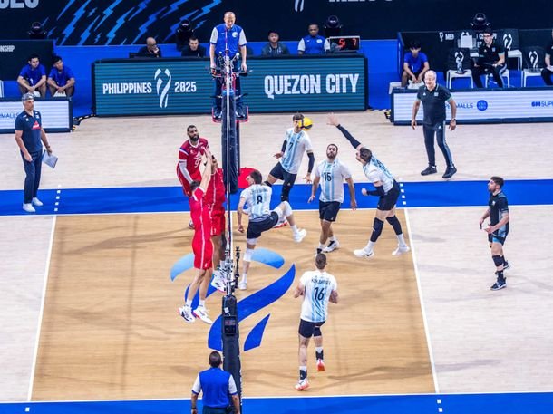 Argentina venció al bicampeón olímpico Francia y se clasificó a octavos del Mundial de Vóley 2025
