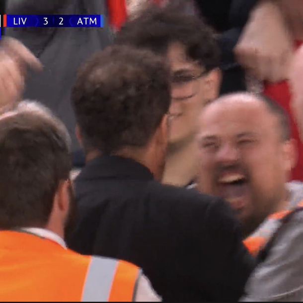 Habló el hincha del Liverpool cruzó a Simeone tras el escándalo en Anfield: «Cobarde»