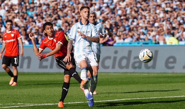 Racing e Independiente igualaron sin goles en el clásico de Avellaneda Racing e Independiente igualaron sin goles en el clásico de Avellaneda