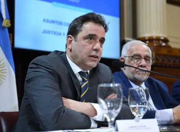 Lisandro Catalán, ministro del Interior. Lisandro Catalán, ministro del Interior.