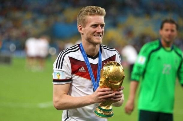 Fue campeón del mundo, dejó el fútbol y ahora escala montañas de una manera llamativa: semidesnudo