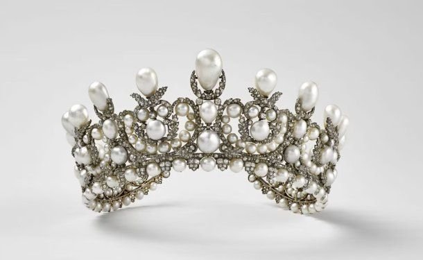  Diadema de la emperatriz Eugenia de Montijo