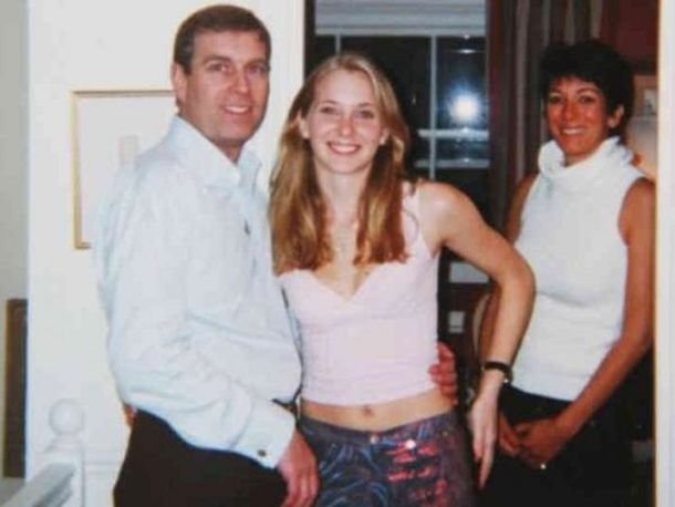 El príncipe Andrés con Virginia Giuffre. Foto:  The Grosby Group