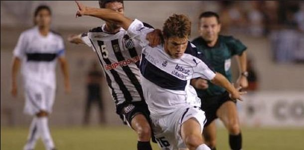 Los inicios del exdefensor fueron en Gimnasia de La Plata. 