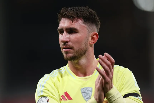 Insólito: un defensor de España utilizará la camiseta N°10 por Eliminatorias UEFA Insólito: un defensor de España utilizará la camiseta N°10 por Eliminatorias UEFA