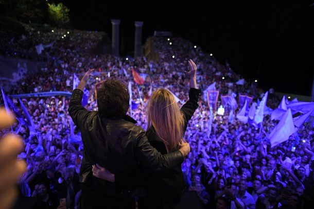 Javier Milei cerró la campaña en Rosario: «A partir del domingo va a cambiar en serio la Argentina»
