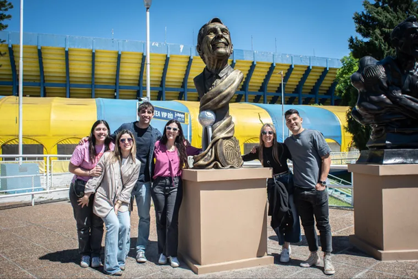 Rosario Central inauguró un busto de Miguel Ángel Russo y esparció sus cenizas en el Gigante de Arroyito