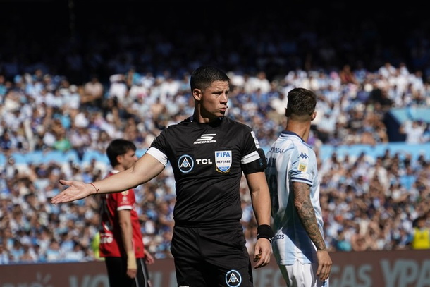 Confirmado: el arbitro y el VAR para la final entre Argentinos Juniors e Independiente Rivadavia Confirmado: el arbitro y el VAR para la final entre Argentinos Juniors e Independiente Rivadavia
