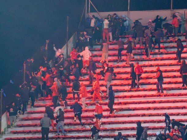 80 hinchas de Universidad de Chile recibieron la prohibición para ingresar a estadios argentinos 80 hinchas de Universidad de Chile recibieron la prohibición para ingresar a estadios argentinos
