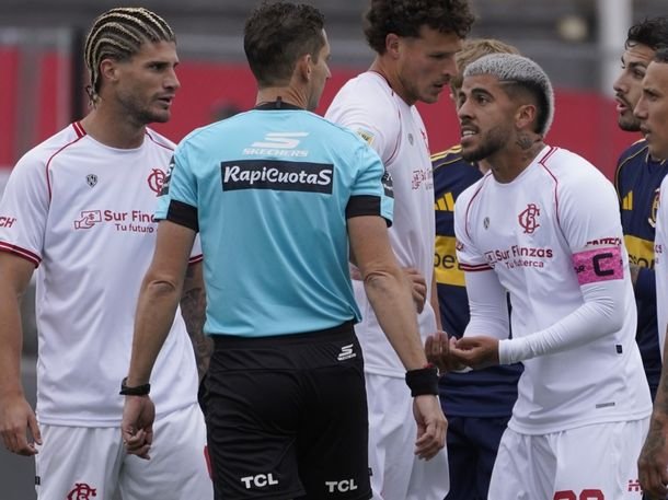 El castigo que recibió Nicolás Lamolina después expulsar al hijo del Chiqui Tapia ante Boca El castigo que recibió Nicolás Lamolina después expulsar al hijo del Chiqui Tapia ante Boca