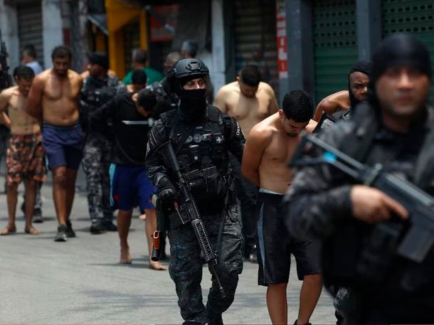 Fotos y videos: así fue el megaoperativo en Río de Janeiro contra el grupo narco Comando Vermelho