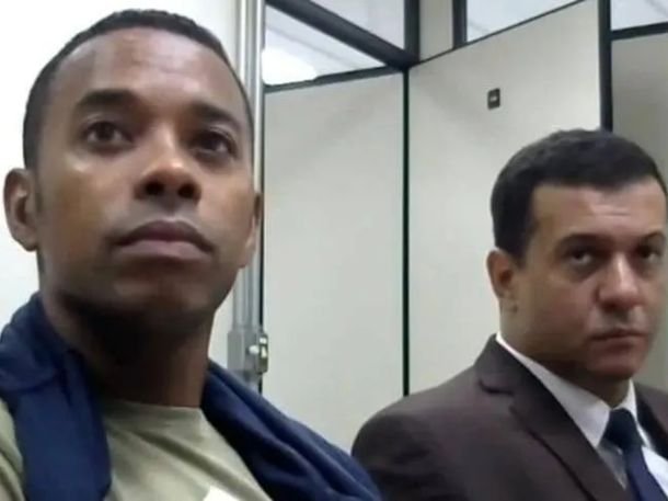Robinho rompió el silencio desde la cárcel y negó privilegios: «Todo es igual que los demás» Robinho rompió el silencio desde la cárcel y negó privilegios: «Todo es igual que los demás»