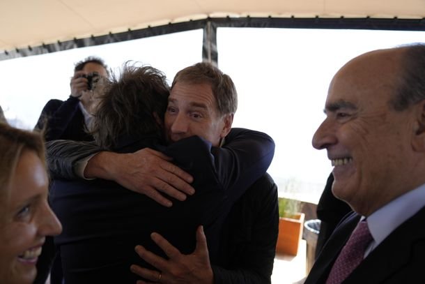 Jubilados se movilizaron para repudiar la presencia de Javier Milei en Mar del Plata Jubilados se movilizaron para repudiar la presencia de Javier Milei en Mar del Plata