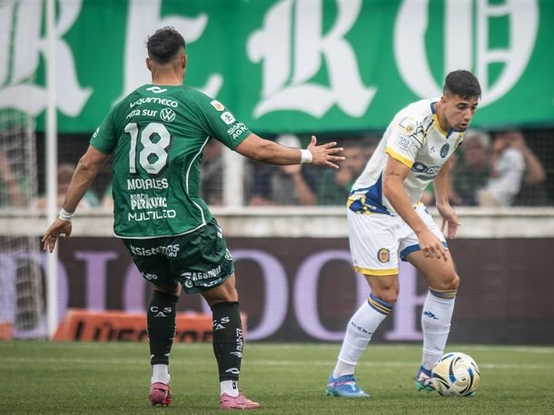 Con gol de Di María de penal, Rosario Central venció a Sarmiento y se afirmó como candidato
