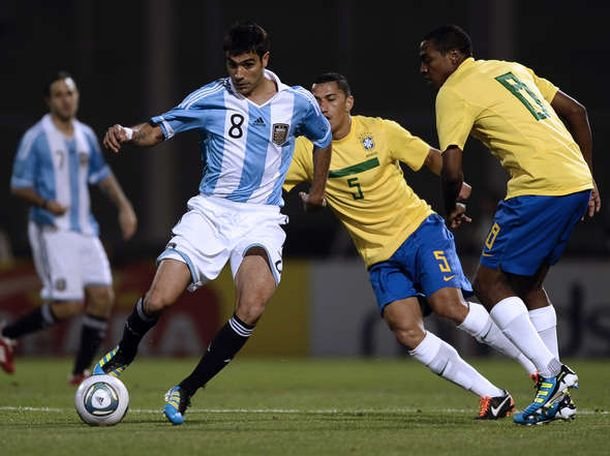 Con la Selección Argentina, Fernández jugó la final de la Copa del Mundo 2014 y Copa América 2015. Con la Selección Argentina, Fernández jugó la final de la Copa del Mundo 2014 y Copa América 2015.