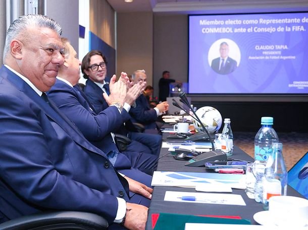 Chiqui Tapia suma poder: lo ratifican por 4 años más como representante de Conmebol ante la FIFA Chiqui Tapia suma poder: lo ratifican por 4 años más como representante de Conmebol ante la FIFA