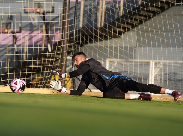 El motivo por el que Dibu Martínez no será titular en el amistoso de la Selección Argentina ante Angola