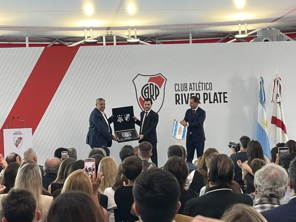 Autoridades nacionales, provinciales y de AFA: quiénes estuvieron en la asunción de Stefano Di Carlo en River Autoridades nacionales, provinciales y de AFA: quiénes estuvieron en la asunción de Stefano Di Carlo en River