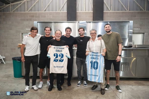 Racing compartió una cena especial junto a Guillermo Francella y Donato de Santis Racing compartió una cena especial junto a Guillermo Francella y Donato de Santis