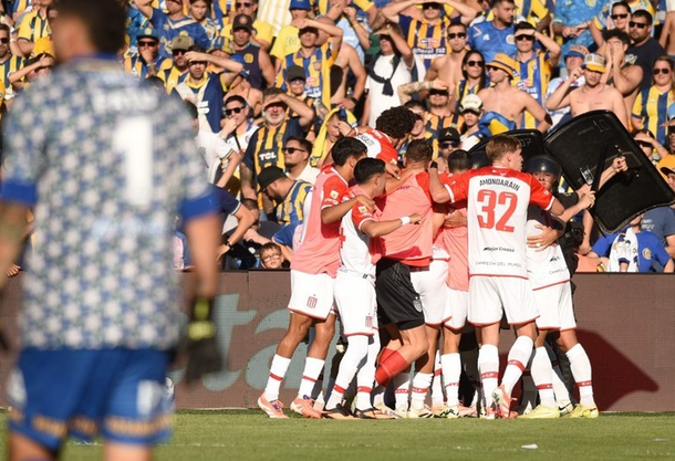 Estudiantes dio el golpe: le ganó 1-0 a Rosario Central y avanzó a cuartos de final Estudiantes dio el golpe: le ganó 1-0 a Rosario Central y avanzó a cuartos de final