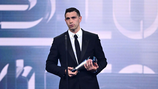Dibu Martínez vuelve a ser nominado al The Best como mejor arquero del mundo