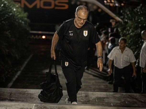 Tensión máxima en Uruguay: el ciclo de Marcelo Bielsa estaría a punto de llegar a su fin Tensión máxima en Uruguay: el ciclo de Marcelo Bielsa estaría a punto de llegar a su fin