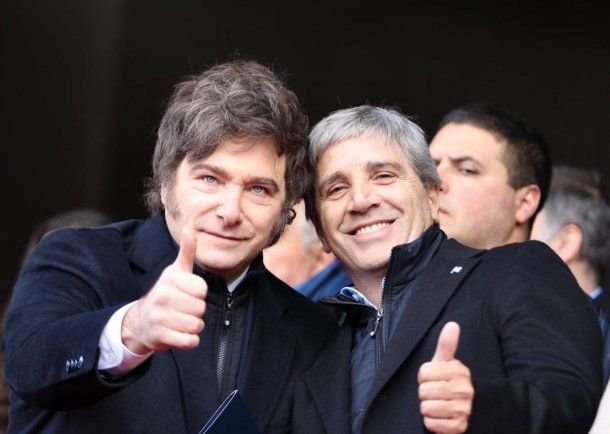 Javier Milei junto a Luis Caputo. Javier Milei junto a Luis Caputo.