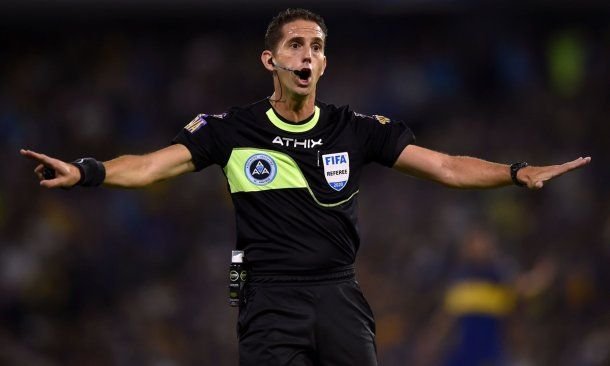 Castigado: Nazareno Arasa fue parado tras su polémico arbitraje en River vs. Gimnasia