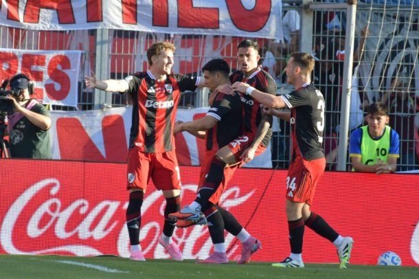 Aseguran que Racing busca que le levanten la clausura para recibir a River con público