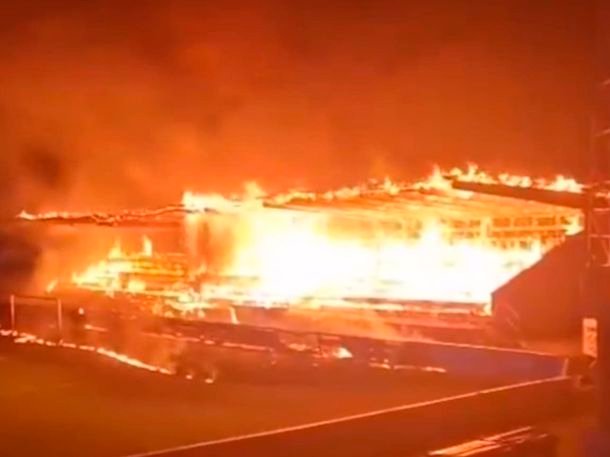 Un equipo de Finlandia descendió y sus hinchas incendiaron el estadio Un equipo de Finlandia descendió y sus hinchas incendiaron el estadio