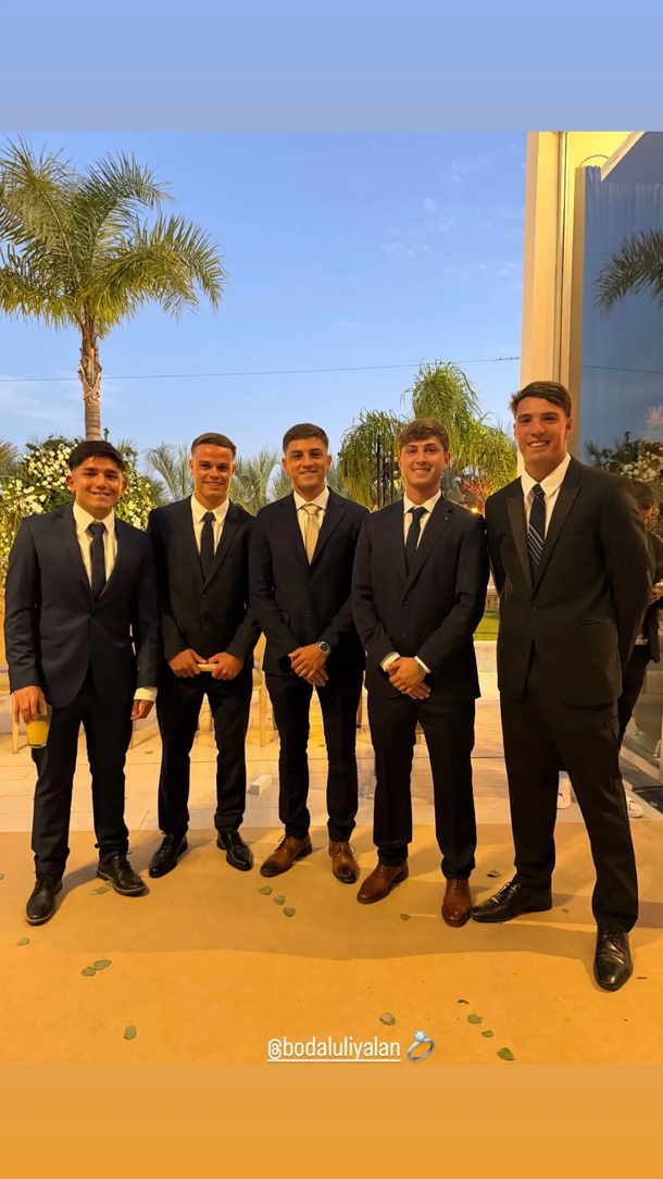 Fútbol tenis, risas y amistad: la distendida previa de Alan Lescano antes de dar el sí Fútbol tenis, risas y amistad: la distendida previa de Alan Lescano antes de dar el sí