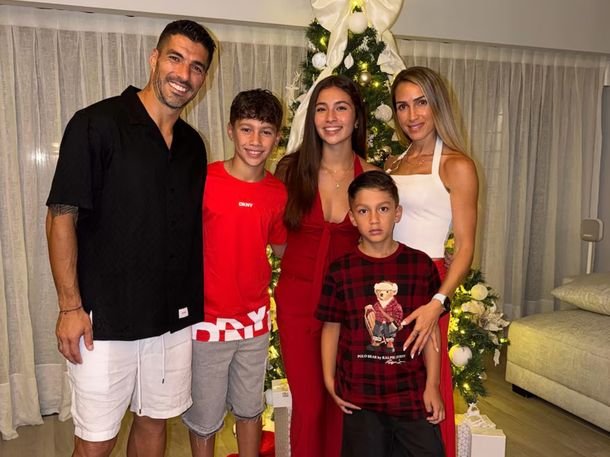 Messi cruza el Río de la Plata para un compromiso muy especial en sus vacaciones: el motivo Messi cruza el Río de la Plata para un compromiso muy especial en sus vacaciones: el motivo