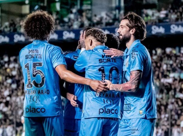 Gracias a un hat-trick de Neymar, Santos revivió y salió de la zona de descenso en el Brasileirao Gracias a un hat-trick de Neymar, Santos revivió y salió de la zona de descenso en el Brasileirao