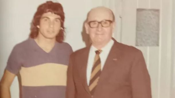 ¿De qué jugador se trata? El futbolista que se alejó de Boca por una lesión grave y tuvo que trabajar manejando un auto