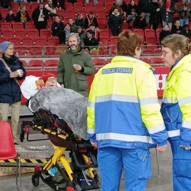 El emotivo gesto del Ajax hacia un hincha terminal que vio un partido completamente solo