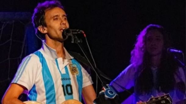 La banda fue creada junto a su hermano y primo. La banda fue creada junto a su hermano y primo.