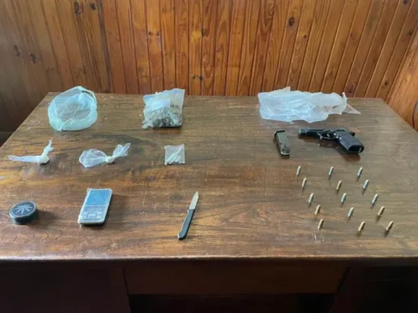 Escándalo en la ruta: armas y drogas frenaron a la barra de San Lorenzo rumbo a Uruguay Escándalo en la ruta: armas y drogas frenaron a la barra de San Lorenzo rumbo a Uruguay