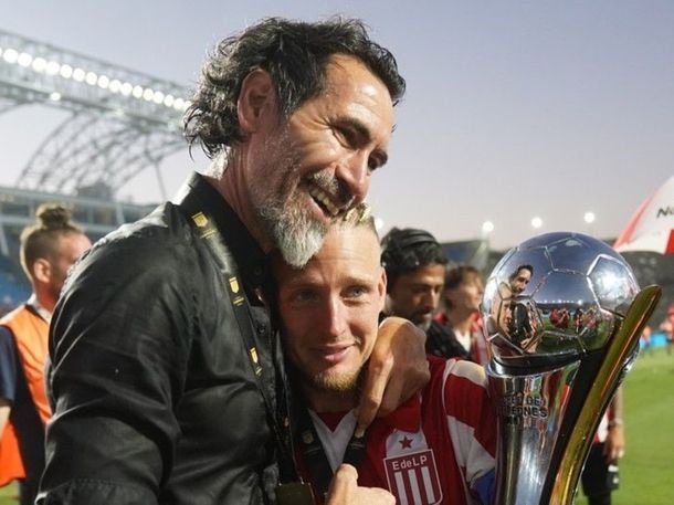 Eduardo Domínguez bancó a Ascacíbar tras su salida a Boca: «No hay que ser necios» Eduardo Domínguez bancó a Ascacíbar tras su salida a Boca: «No hay que ser necios»