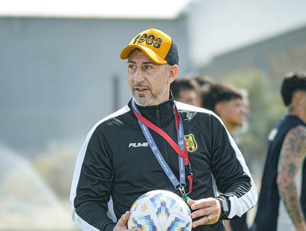 El dramático testimonio del DT de Deportivo Madryn tras el paro cardíaco de su arquero en plena práctica El dramático testimonio del DT de Deportivo Madryn tras el paro cardíaco de su arquero en plena práctica