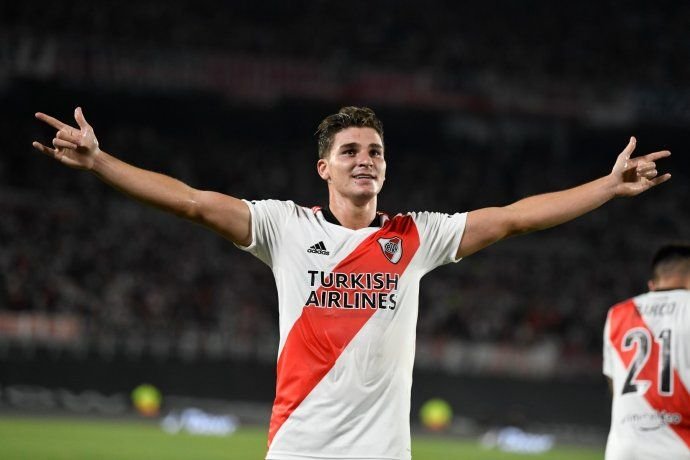 Nació Amadeo: Julián Álvarez presentó a su primer hijo en redes sociales