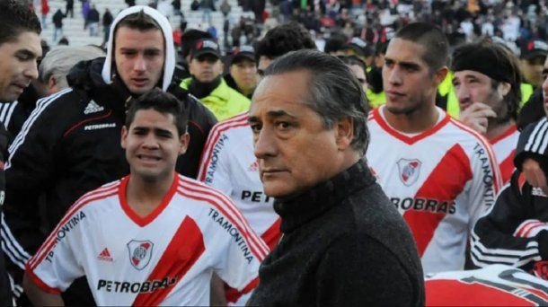 Matías Almeyda y un aviso al Sevilla: «La falta de unión llevó a River al descenso» Matías Almeyda y un aviso al Sevilla: «La falta de unión llevó a River al descenso»