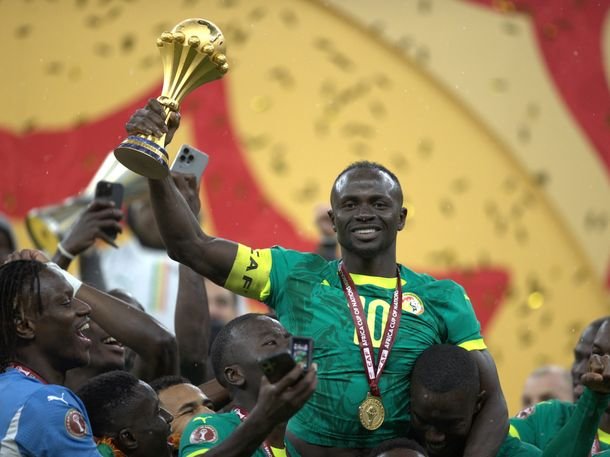 La CAF y la FIFA evalúan duras sanciones contra Senegal tras el escándalo en la final africana La CAF y la FIFA evalúan duras sanciones contra Senegal tras el escándalo en la final africana