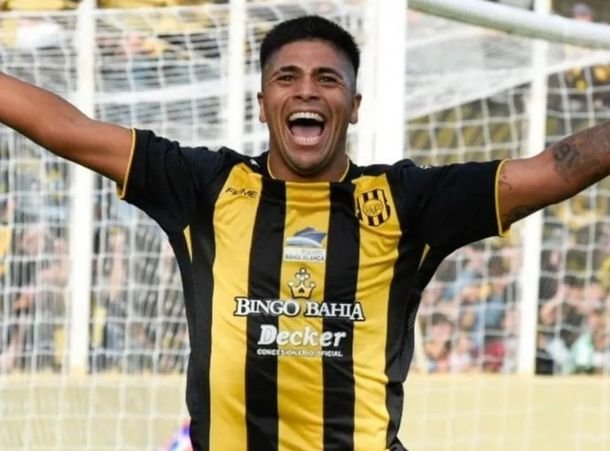 El delantero argentino que Bolivia quiere sumar para un partido histórico El delantero argentino que Bolivia quiere sumar para un partido histórico