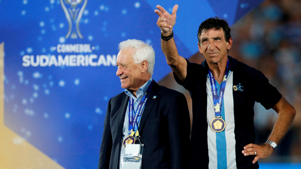 Guerra en Racing: le sacaron el palco a Víctor Blanco y el expresidente estalló contra la dirigencia Guerra en Racing: le sacaron el palco a Víctor Blanco y el expresidente estalló contra la dirigencia