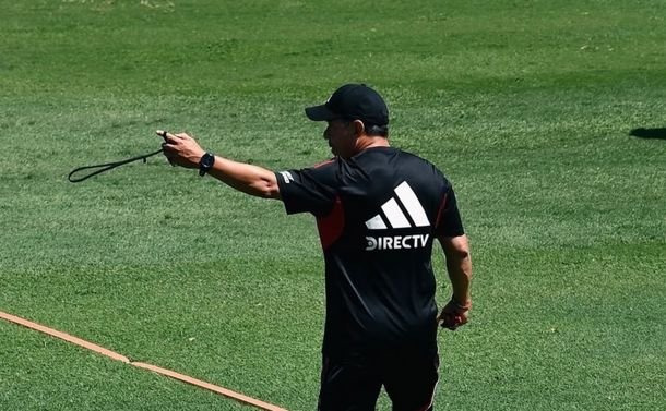 Así fue ovacionado Marcelo Gallardo por los hinchas antes de su última práctica en River Camp Así fue ovacionado Marcelo Gallardo por los hinchas antes de su última práctica en River Camp