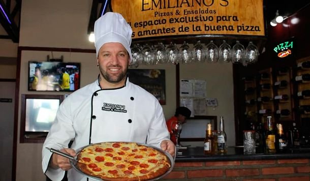Vuoso, tras dejar el deporte, inauguró su propio restaurante, “Emilianos Pizzas y Ensaladas”.