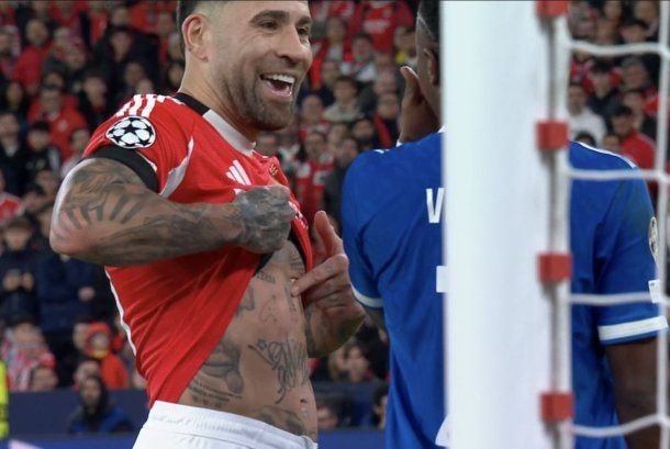 Sneijder destrozó a Otamendi por su cruce con Vinícius Jr: «¿Está bien de la cabeza?» Sneijder destrozó a Otamendi por su cruce con Vinícius Jr: «¿Está bien de la cabeza?»