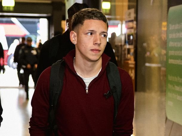 Respaldo total: Prestianni viaja a Madrid con Benfica pese a la sanción impuesta por UEFA Respaldo total: Prestianni viaja a Madrid con Benfica pese a la sanción impuesta por UEFA