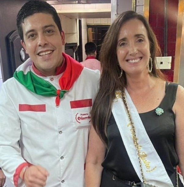 La pizzería Güerrín declaró «visitante ilustre» a Victoria Villarruel