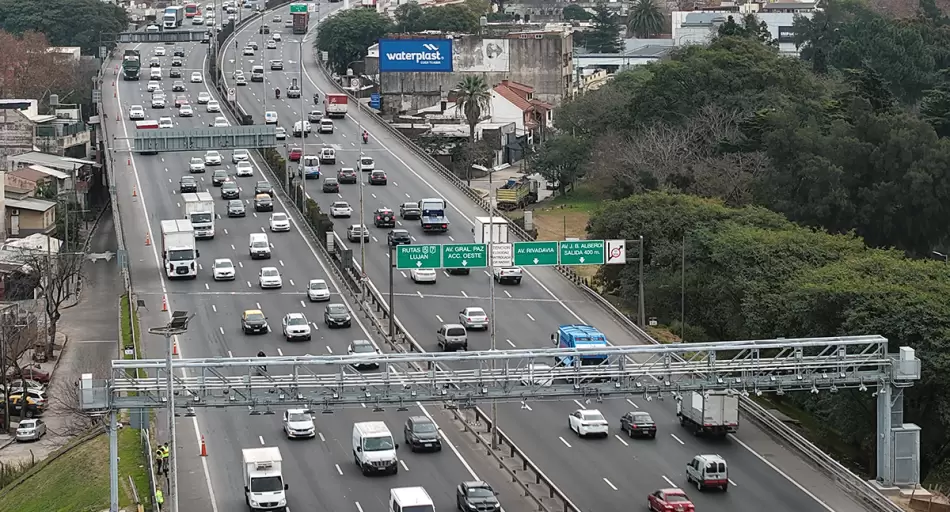 Alerta tránsito: cierran autopistas clave y cambian accesos a aeropuertos